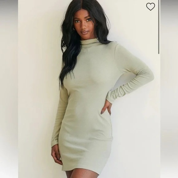 Princess Polly Dresses & Skirts - Princess Polly Long Sleeve Green Dress